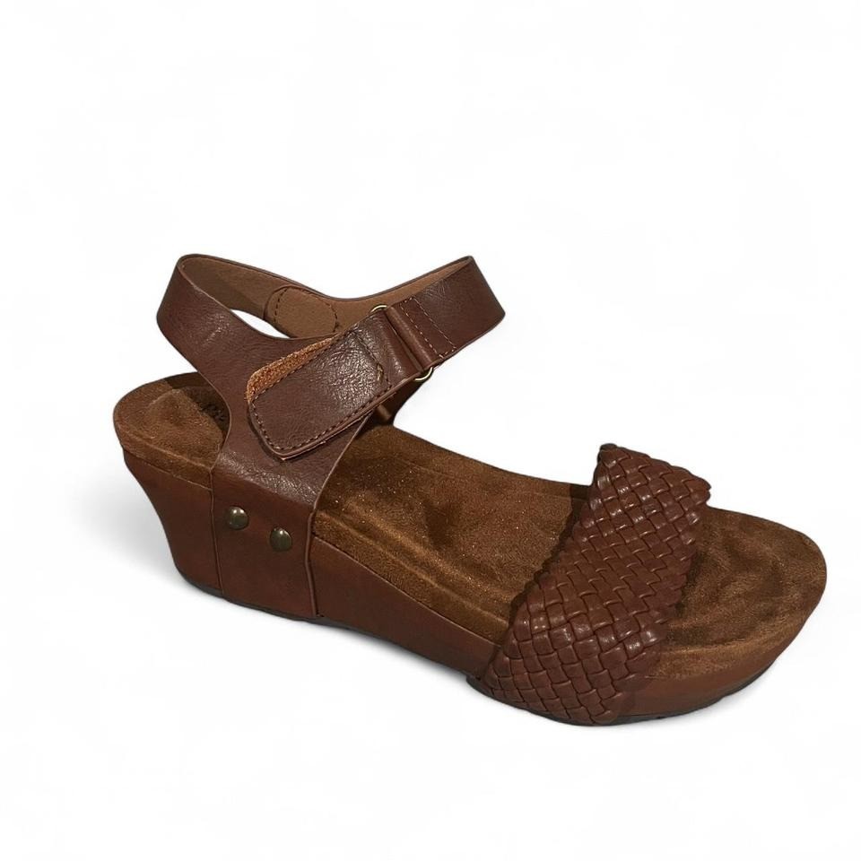 Brown Pierre dumas  wedge sandals with adjustable straps and buckles