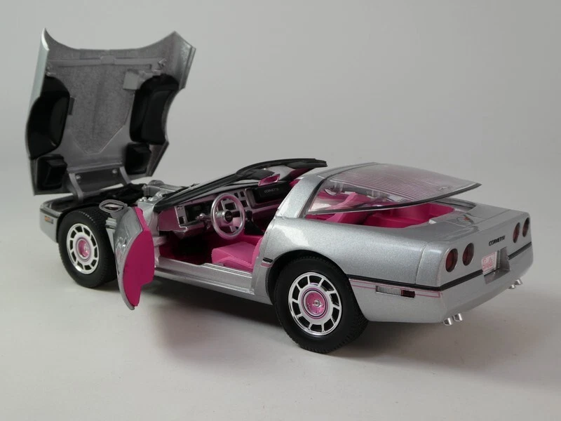 Auto World Chevrolet Corvette Argent Vette 1986 BARBIE 1/18 AWSS142/06 - Photo 4/4