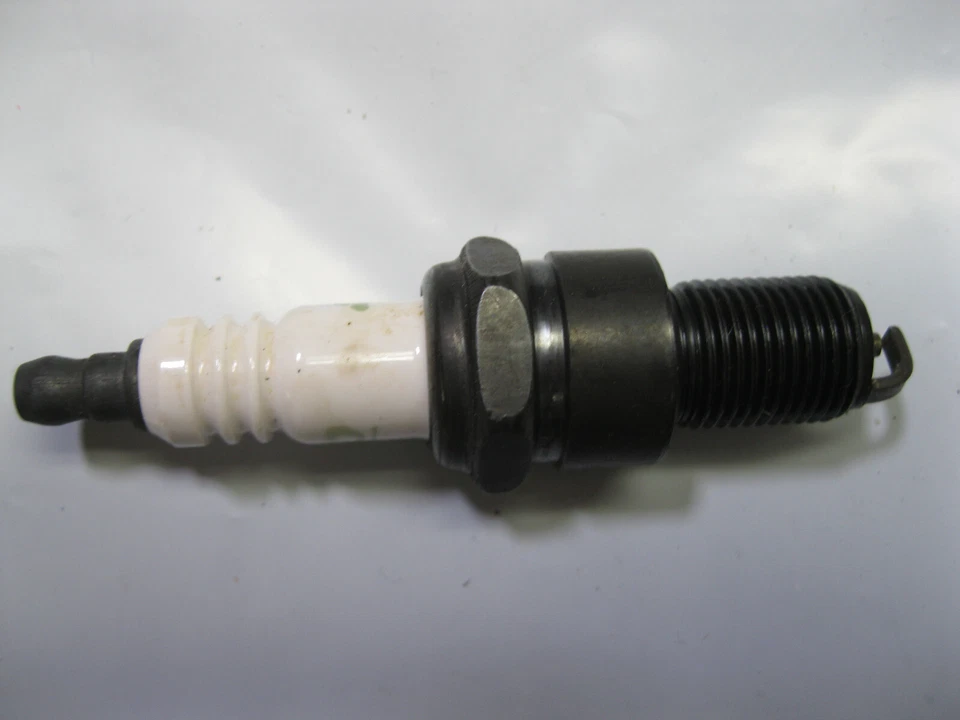 4 Spark Plugs Conventional ACDelco R44XLS (4 pack) (box rough) Foto 3 de 4