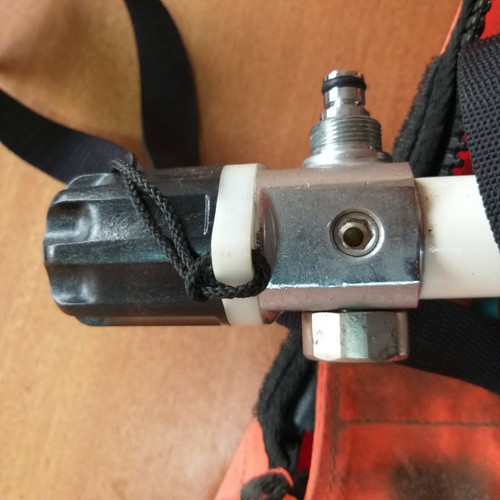 Interspiro eebd cylinder valve of 200 bar best workingcondition model:spiroscape - Picture 3 of 4