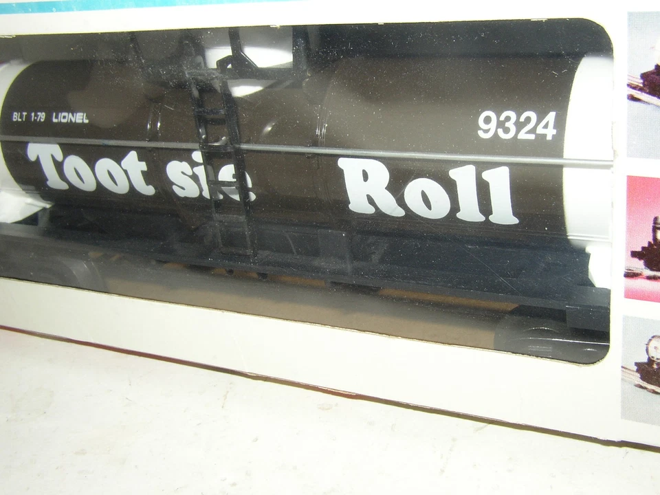 Lionel Tootsie Roll Tank Car #6-9324 LNIB - Image 2 of 3