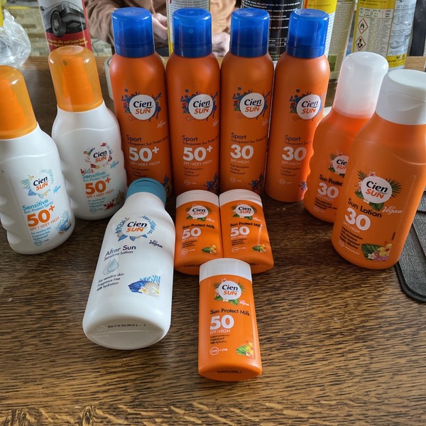 Paquete familiar Cien Sun Lidl x 12 botellas crema solar aerosoles y lociones veganas 