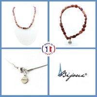 Mineralien Und Edelsteine. Schmuckset Armband Halskette Perlen Rubine
