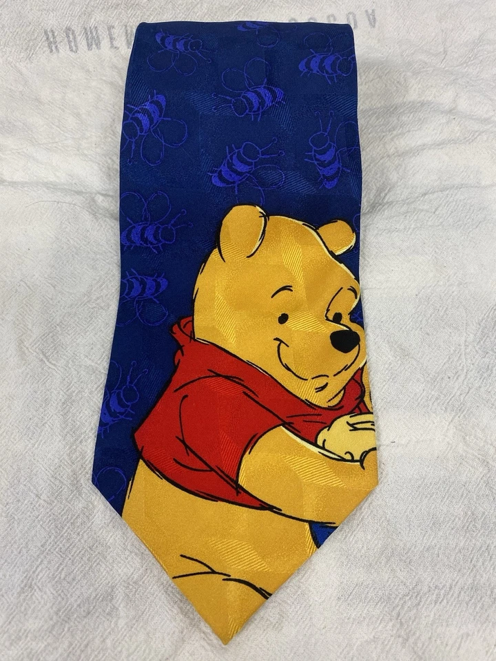 Винтажный галстук Winnie Pooh от изысканной одежды 100% шелк Pooh мед горшок пчелы б/у в отличном состоянии - Изображение 2 из 4