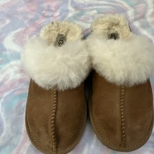 Slippers UGG Girls Slip-On Scuffs Size Not Marked 13-1 Fits 7.75-8" Foot