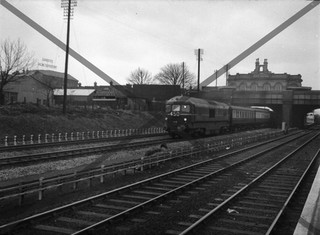 RAILWAY LOCOMOTIVE NEGATIVE – GT1 18000 AT WEST EALING STATION 1955