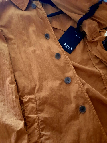 HEVO ITALIA, Spring Lightweight MACKINTOSH STYLE BROWN TRENCH COAT - 第 10/19 張圖片