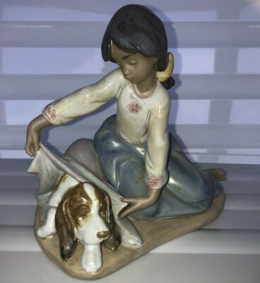 LLadro Gres-Finish ''Dog's Best Friend'' / ''Abrigando al Perro''