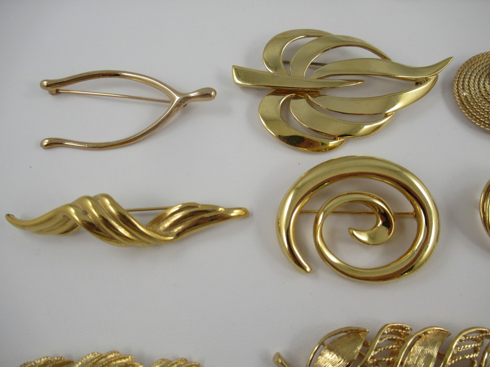 12 Signed Napier Vintage Brooches, Pins Gold Tone Gem