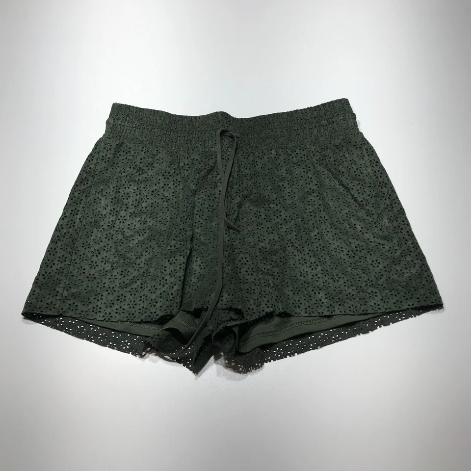 Pantalones Cortos Maurices Para Mujer Talla Mediana Verde Imitación Gamuza Corte Láser Ojales Pull On Foto 2 de 4