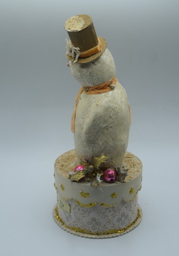 DEE FOUST FOR BETHANY A WINTER WISH SNOWMAN FROSTY WITH ORNAMENT BROOM BOX 10" - Picture 3 of 9
