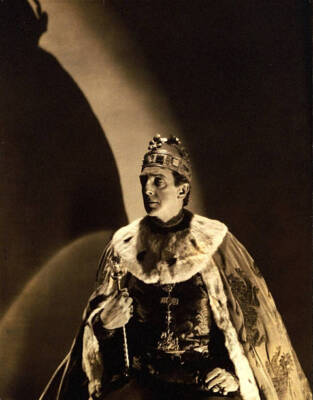 Actor Walter Hampden in costume as Henry V wearing an ermine cap 1930s Old Photo