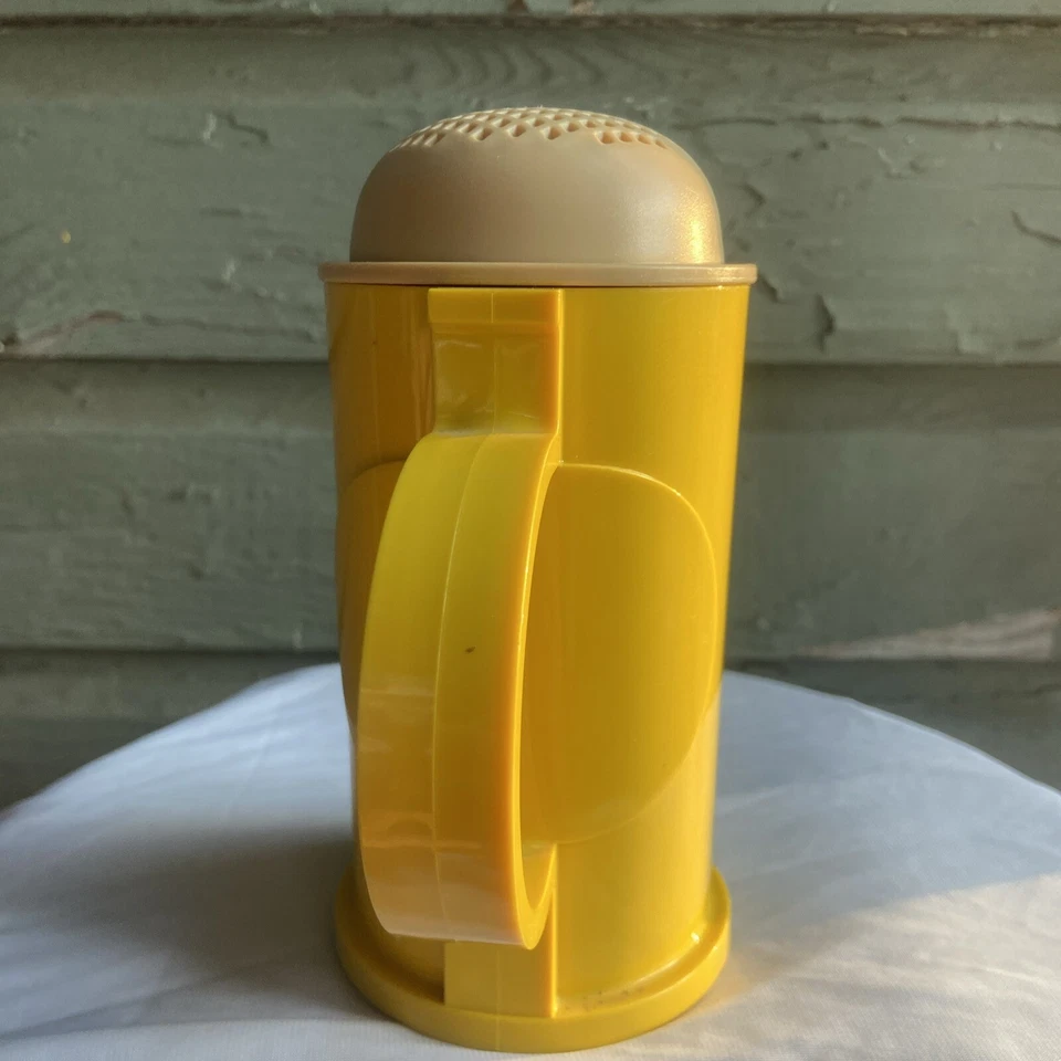 Vintage Dansk Gunnar Cyren Yellow Melamine Handled Shaker - Image 3 of 4