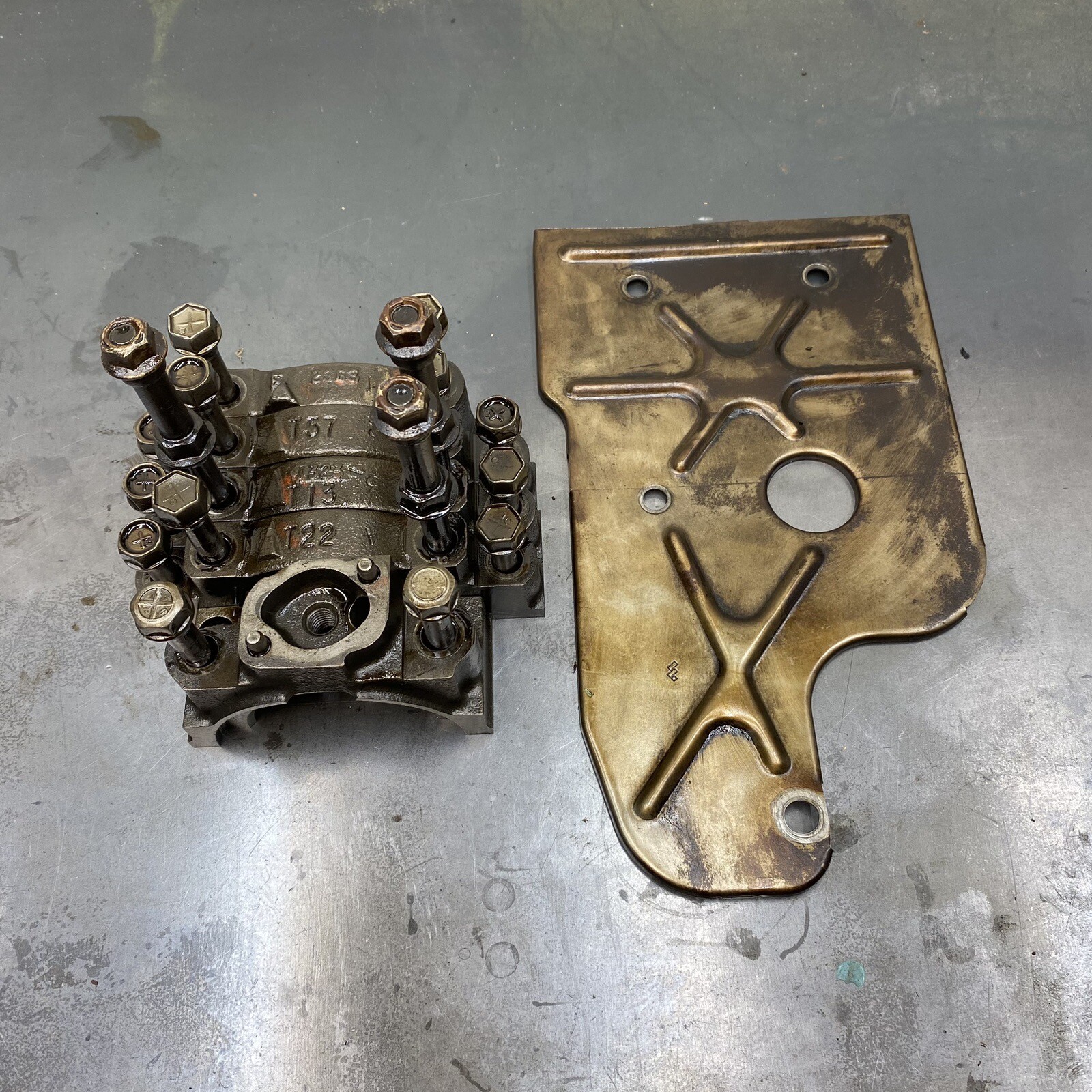 Chevrolet GMC Vortec 350 1 Piece Rear Main Seal 4 Bolt Main Caps w