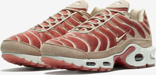 woman air max plus