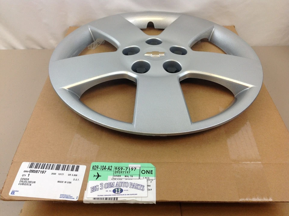 Chevrolet HHR 2006-2011 tapacubos de rueda de plástico plateado delantero/trasero nuevo OEM Foto 2 de 4