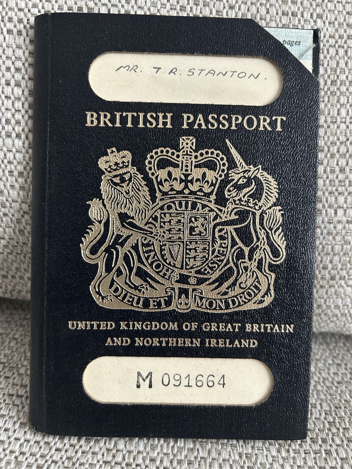 U. K. Travel document/passport / 1979 / with travels / usa ‘forever’ visa!!!