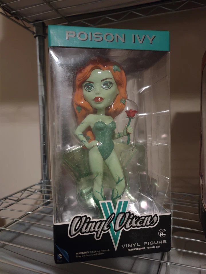 Lote de 3 figuras DC Vinyl Vixens Poison Ivy, Harley Quinn & Catwoman difícil de encontrar Foto 2 de 4