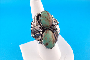 VINTAGE NATIVE AMERICAN M. BENNETT STERLING SILVER GREEN TURQUOISE RING--ADJBL