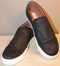 STEVE MADDEN WOMEN'S BLACK VALENE TEXTURED SLIP-ON SHOES SNEAKERS SIZE 9.5
