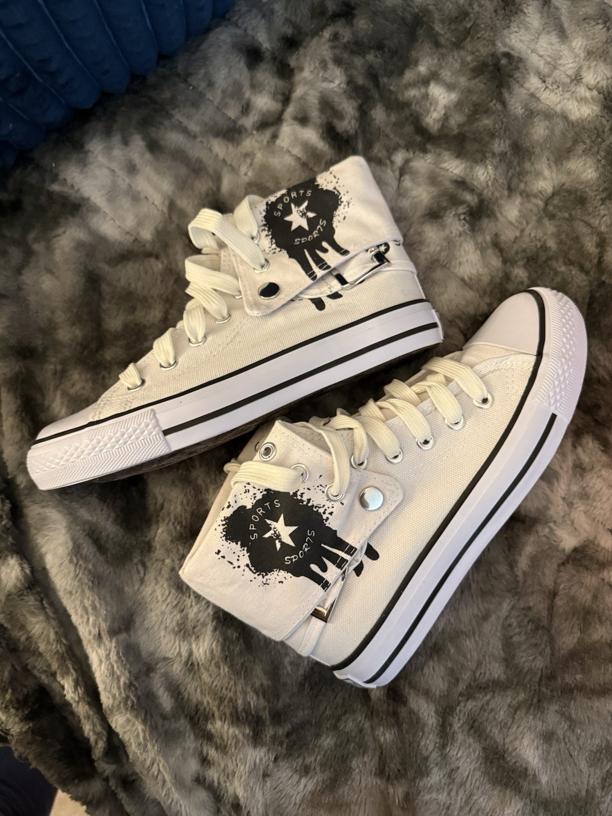 Size 5 White Black Canvas Fold Over Tongue Extra Laces