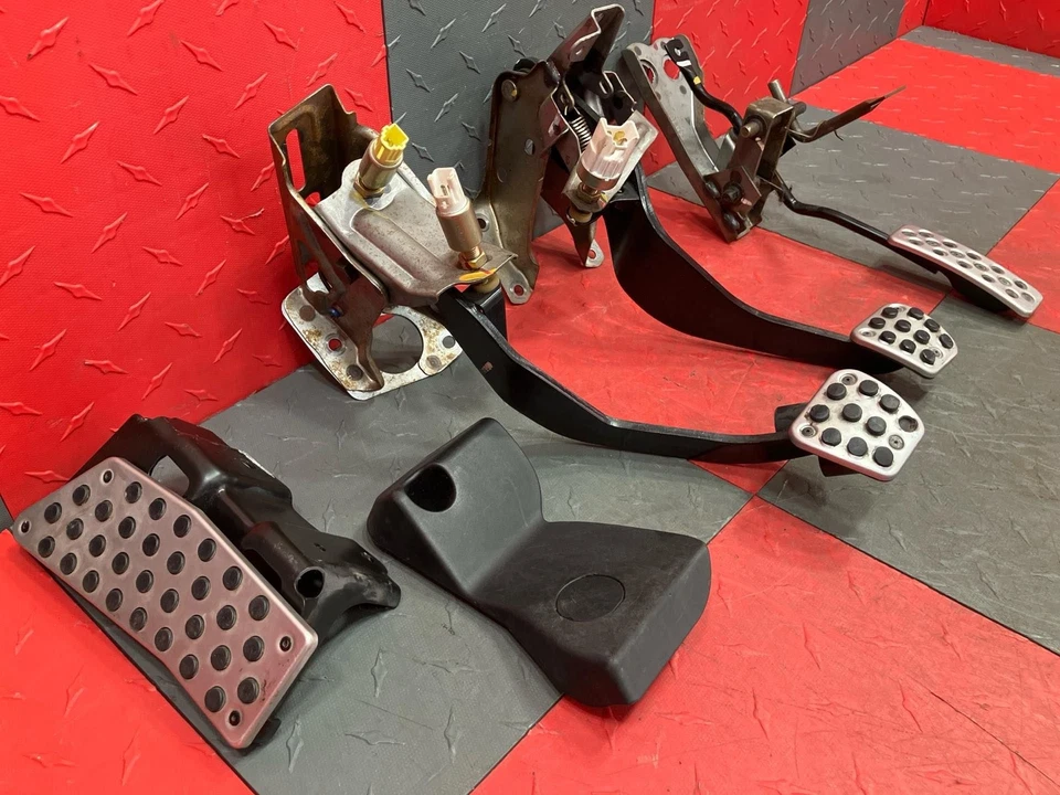 2003 HONDA S-2000 Pedal Set *Accelerator Brake & Clutch* - Image 3 of 4