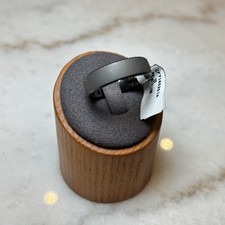 Anillo de alianza de boda de tántalo Benchmark Forge TA73 para hombre talla 10 venta al por menor $515