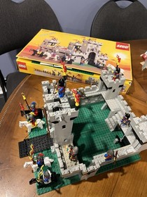 LEGO 6080 King&rsquo;s Castle set from 1984