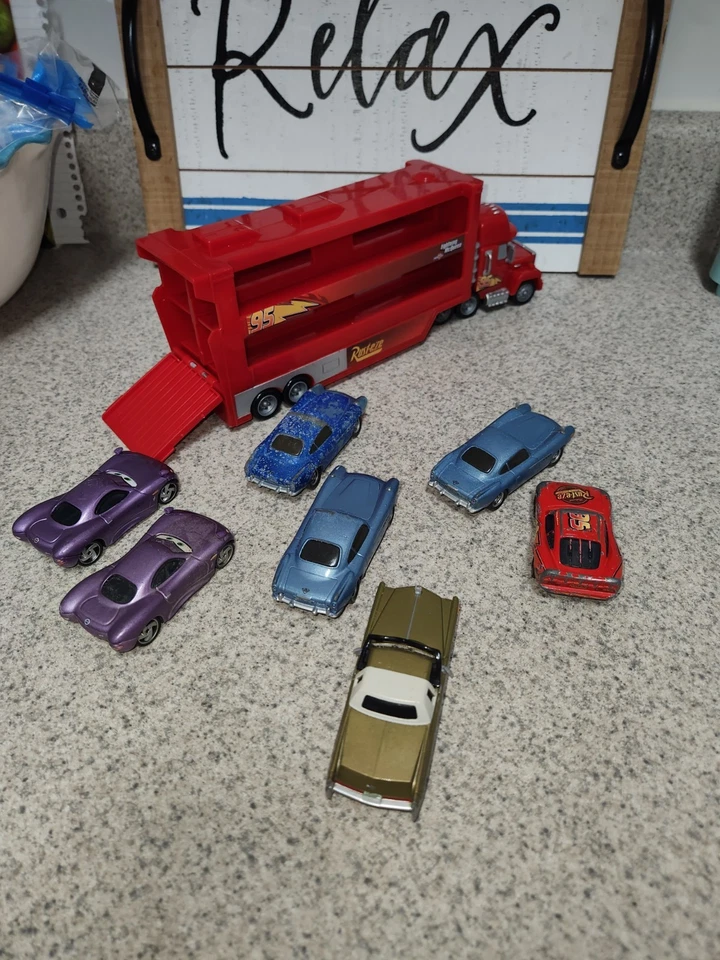 Camión de transporte Disney Pixar Cars Mack MiniRacers excelente estado +8 coches. Ver* Foto 4 de 4