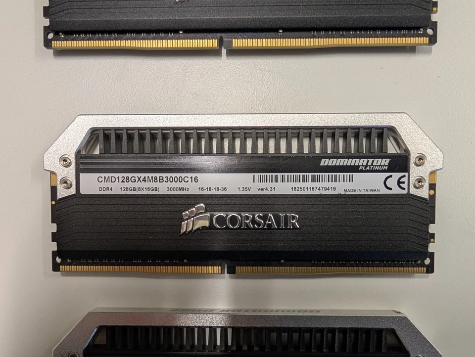 DOMINATOR PLATINUM 128GB (8 x 16GB) DDR4 DRAM 3000MHz C16 Memory Kit - Image 3 of 4