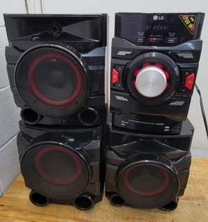 LG CM4550 Mini Hi Fi System CD Player Bluetooth Speaker System USED