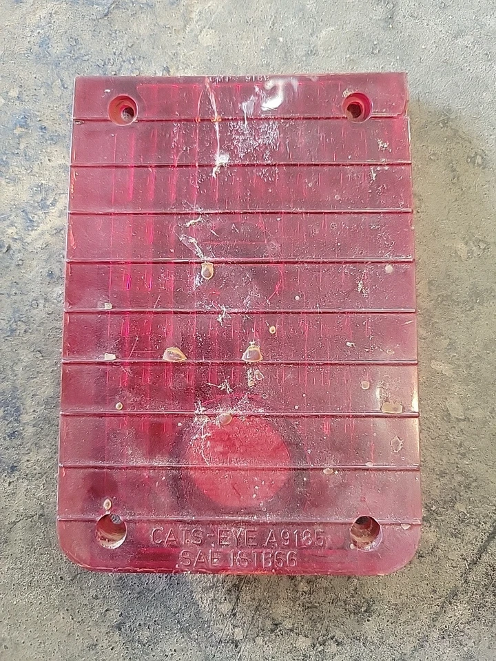 Lente de luz trasera original Jeep Commando 1966-1967-1968-1969-1970-1971-1972-EE. UU. Foto 2 de 3