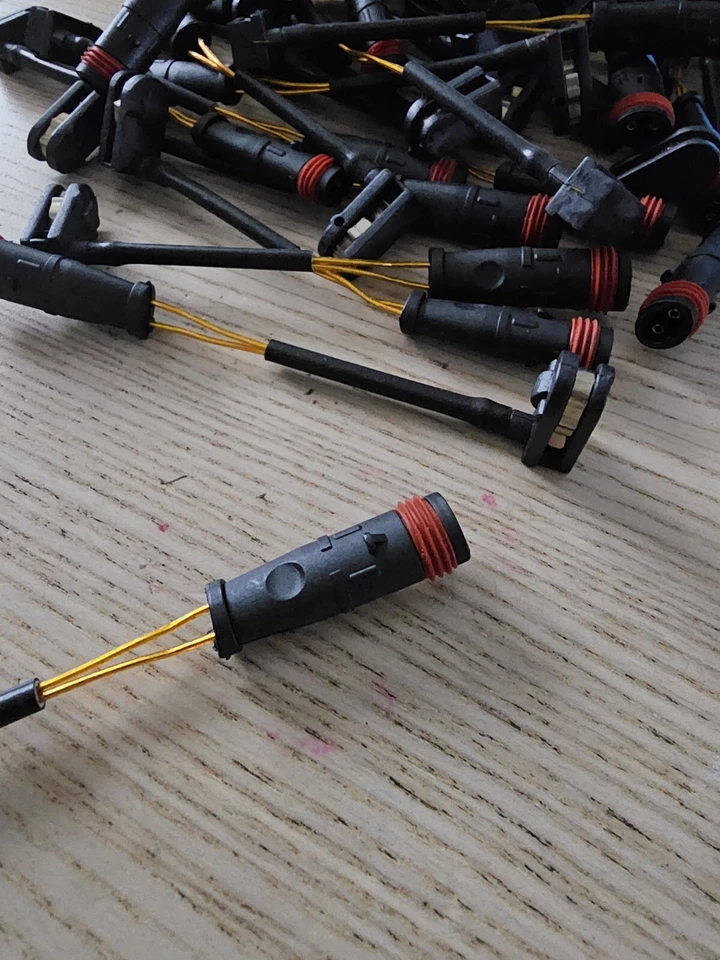 pack of  x37 Front/Rear Brake Pad Wear Sensors for Mercedes Sprinter JOBLOT X37 - Image 3 of 4