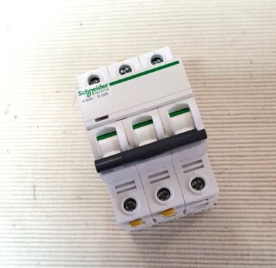 Schneider Leitungsschutzschalter 3 polig 6kA B-Charakteristik 32A  (IC60N) neu
