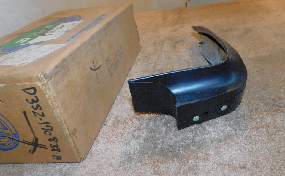 Ford Thunderbird 1973 nuevo en stock LH parachoques trasero relleno deflector de piedra Foto 2 de 4