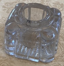 Ancien encrier en verre moulé transparent