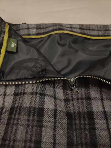 Eddie Bauer Plaid Wool Blend Skirt Size T 10 Gray/Black Lined Back Zip Closure - Picture 9 of 16