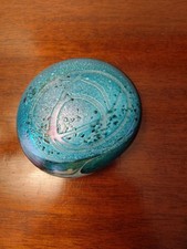 IRISIERENDER OVALER STUDIO KUNST GLAS BRIEFBESCHWERER.