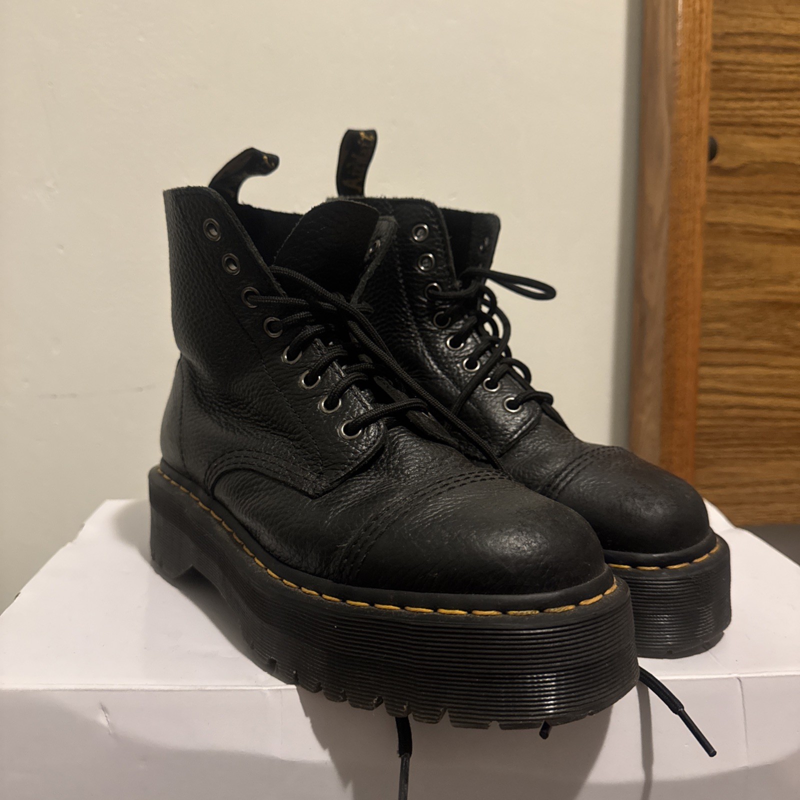 NEW Dr. Martens Men’s 9  Womens 9 Jadon III Pisa Black Leather Platform Boots