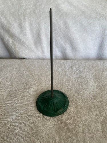 Vintage Quittung Erdspieß Halter Gusseisen rund verziert grüner Sockel