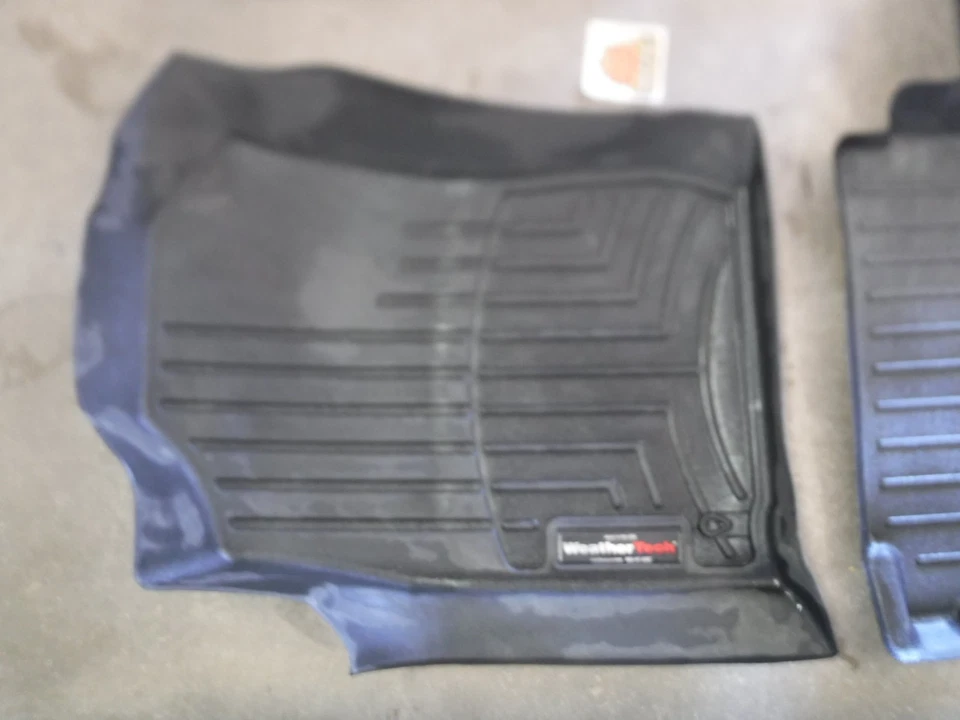 96-02 Toyota 4Runner WeatherTech Floor Mat Set 3rd Gen - Image 2 of 4