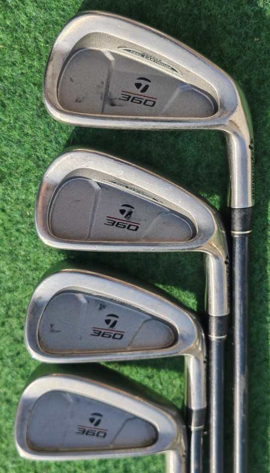 Taylormade Semelle de Feu Golf Droitier 3 Bois. Arbre à bulles graphite