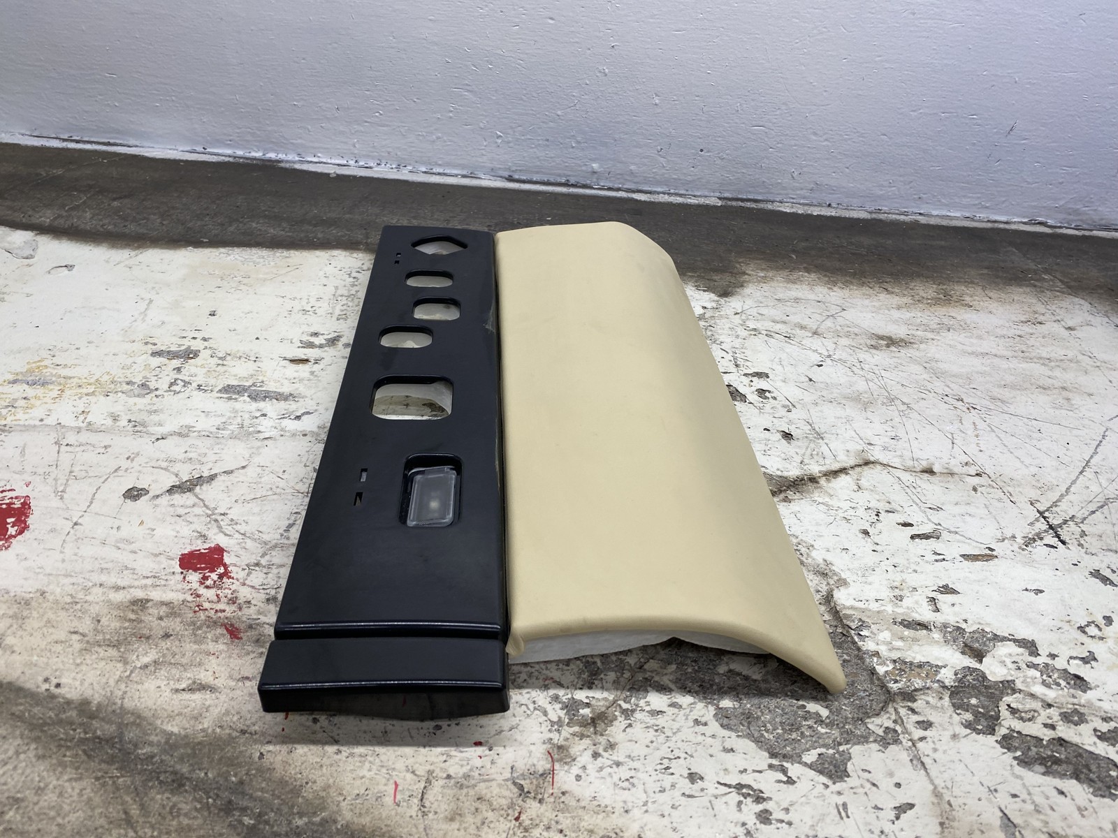 2010-2020 BENTLEY MULSANNE OEM FRONT RIGHT DASH KNEE BOLSTER TRIM COVER PANEL