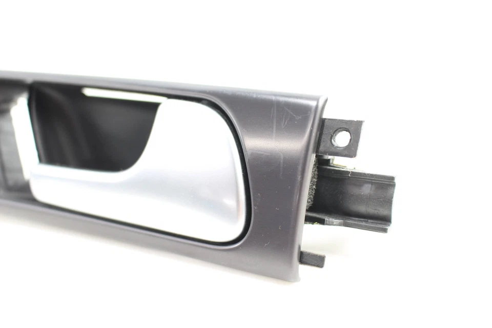 2002-2004 AUDI A6 QUATTRO - Front Right Interior DOOR Handle / Release - Image 3 of 4