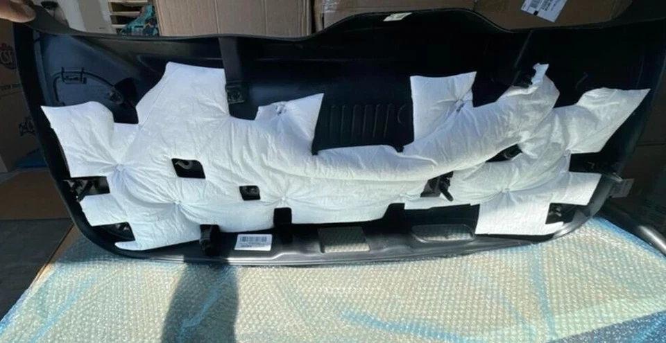 Novo OEM Mopar 7KH88DX9AA Guarnição de Portão Elevador Painel Inferior 2017-2025 Jeep Compass - Imagem 3 de 4