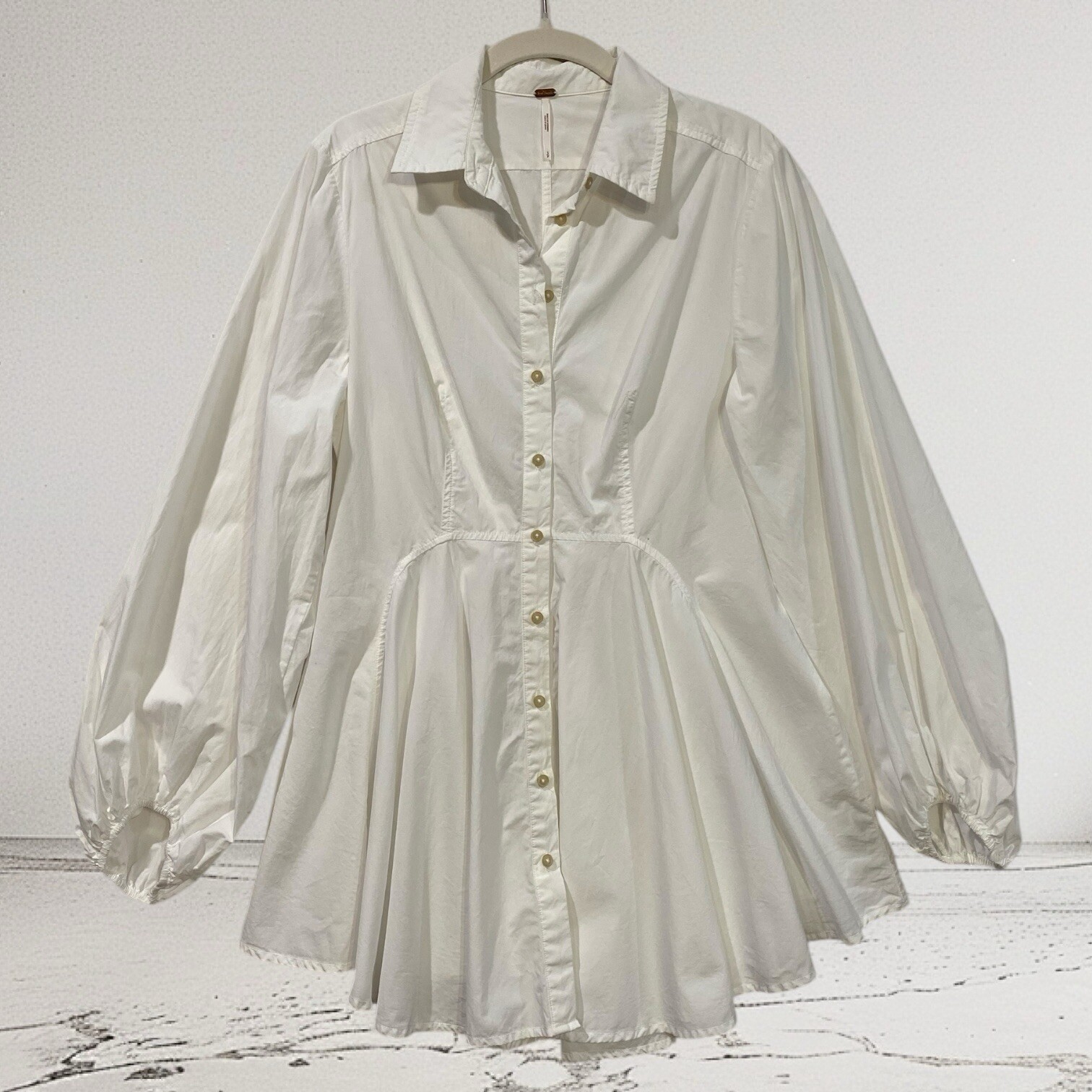 Free People Button Front Peplum Tunic Top Women’s Size Small Classic White Flaw