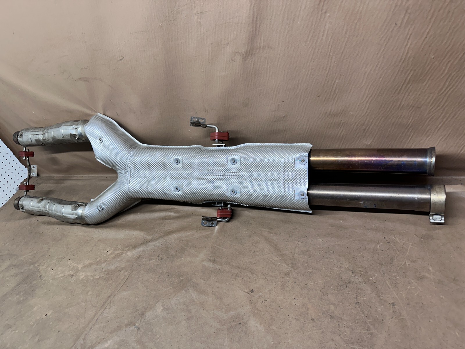 MINT! 2021 - 2024 ASTON MARTIN DBX EXHAUST MUFFLER CENTER Dual MY83-5220-AE OEM