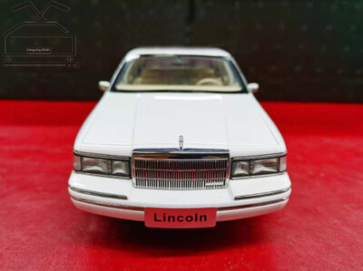 1/18 Lincoln Town Car 1990 Second Generation Diecast Model Toy