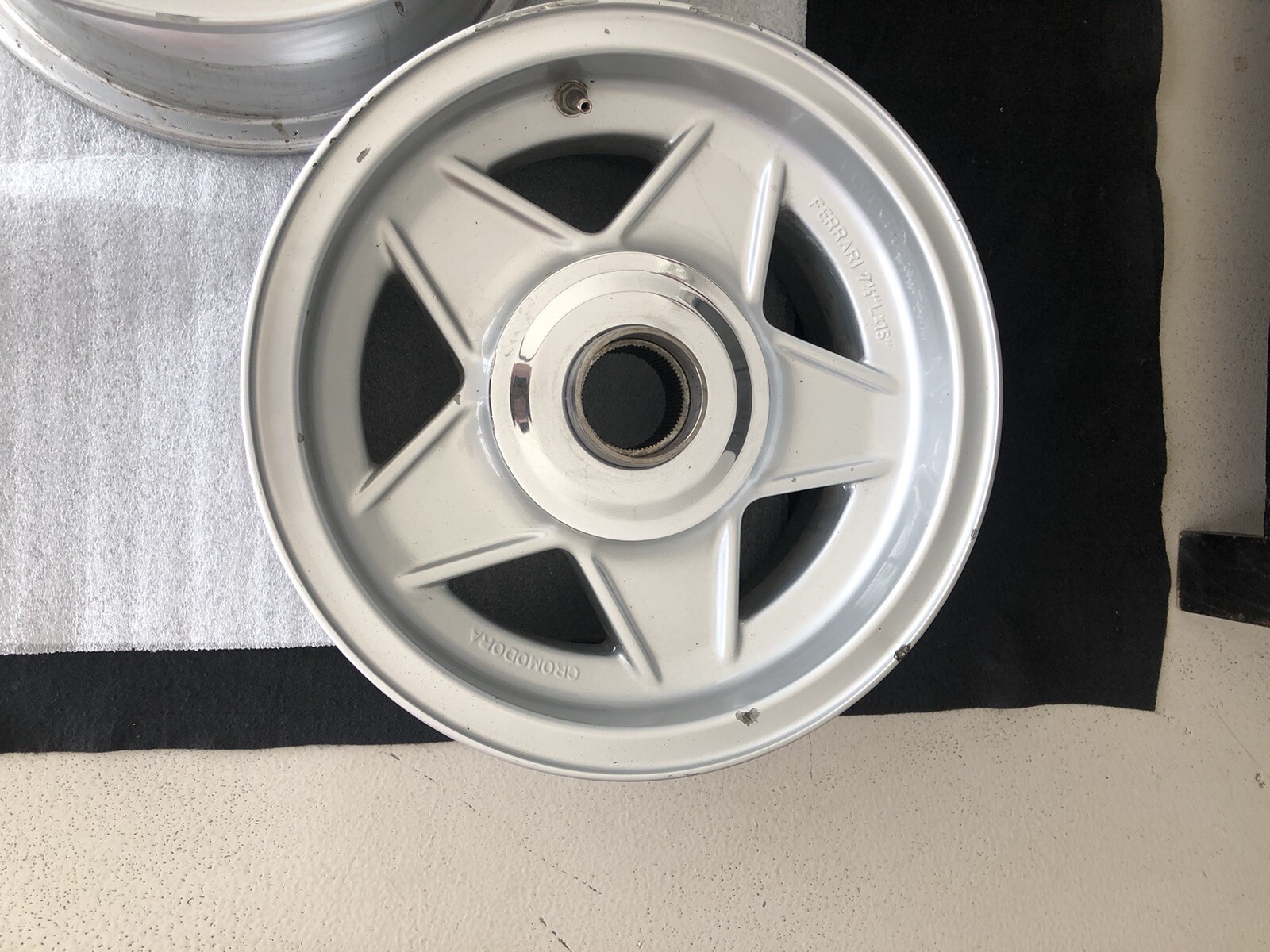 Ferrari Daytona 365 GTB/4 GTS  Set of 4 Wheels With 4 Wheel Knockoff Hubs