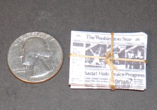 Dollhouse Miniature Newspaper Stack A 1:12 One Inch scale B237 Dollys Gallery - Afbeelding 1 van 2